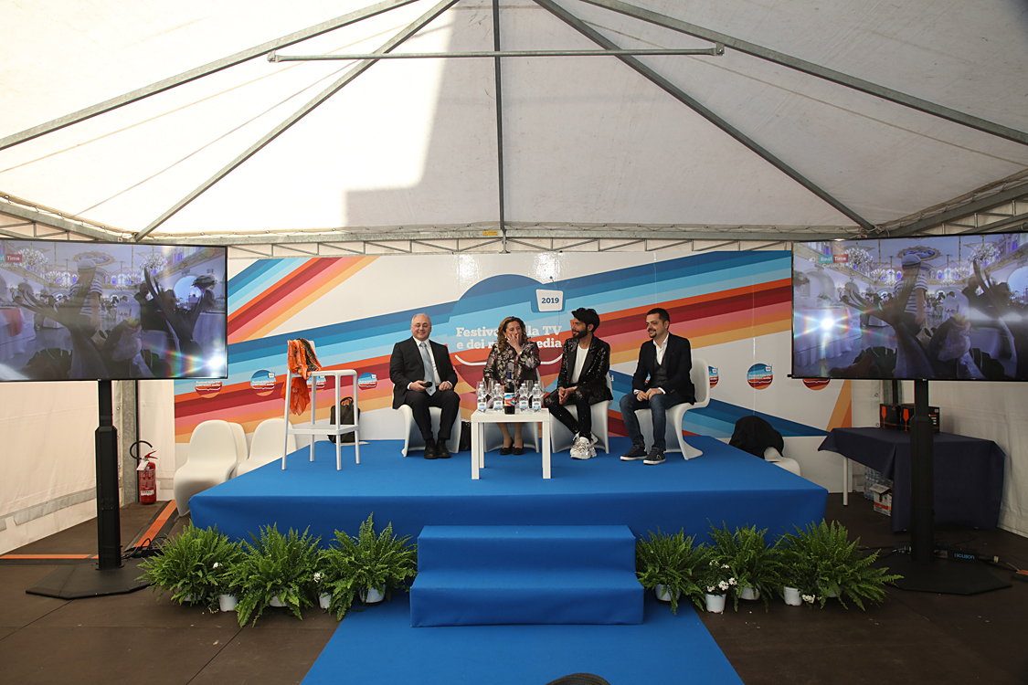 Festival della TV e dei Nuovi Media 2019_261.jpg - Real Time, la Tv delle meraviglie Un  racconto di storie e persone reali con contenuti attuali e uno stile innovativo in costante evoluzione,  ci porta con i suoi protagonisti nel mondo meraviglioso di due programmi divenuti ormai cult:  “Il Castello delle cerimonie” e “Il Salone delle Meraviglie”.Federico Lauri, Imma Polese, Gesualdo Vercio con Alessandra Comazzi.